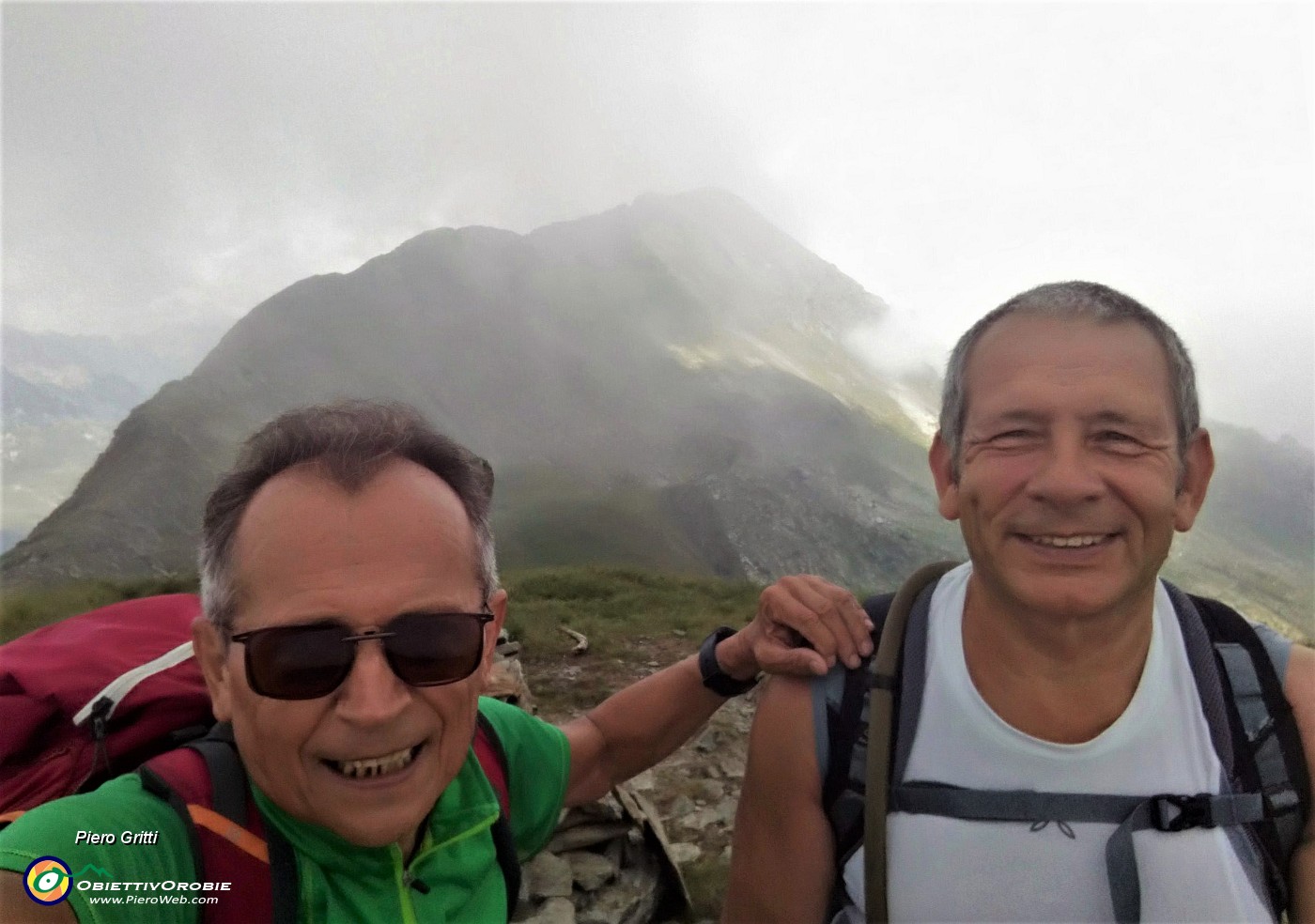 35 In vetta a Cima Lemma (2348 m) con Dario, Pizzo Scala ( 2427 m) alle nostre spalle.jpg